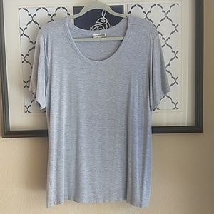 Zenana Outfitters Grey t shirt